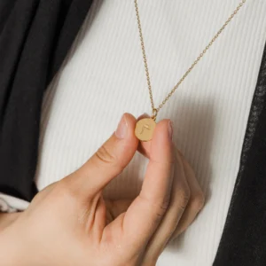 Collier avec lettre arabe
